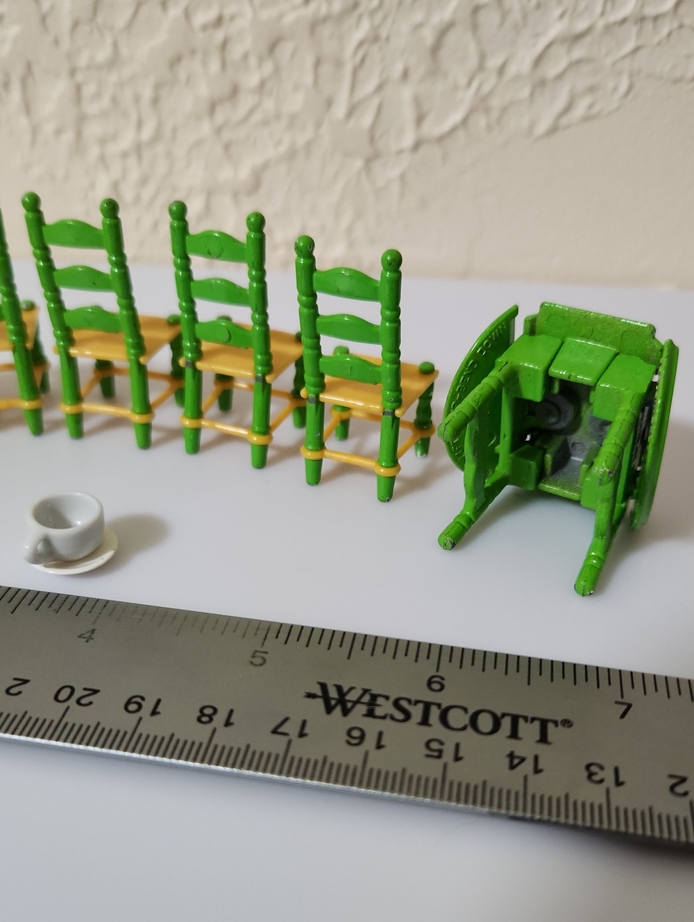 Vintage 1980s Mattel "The Littles" die-cast metal dollhouse furniture pieces - Picture 11 of 16